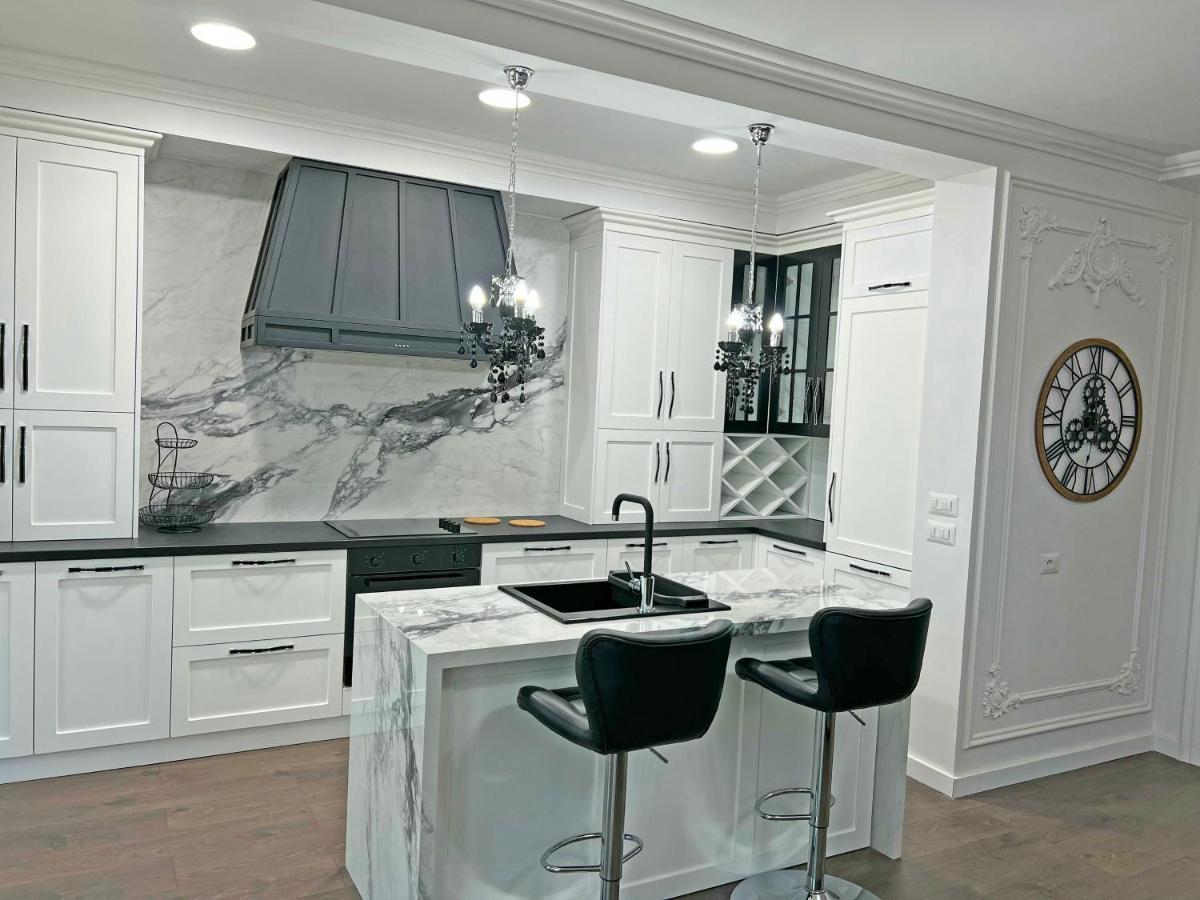 Sea Pearl Apartment Vlorë Esterno foto